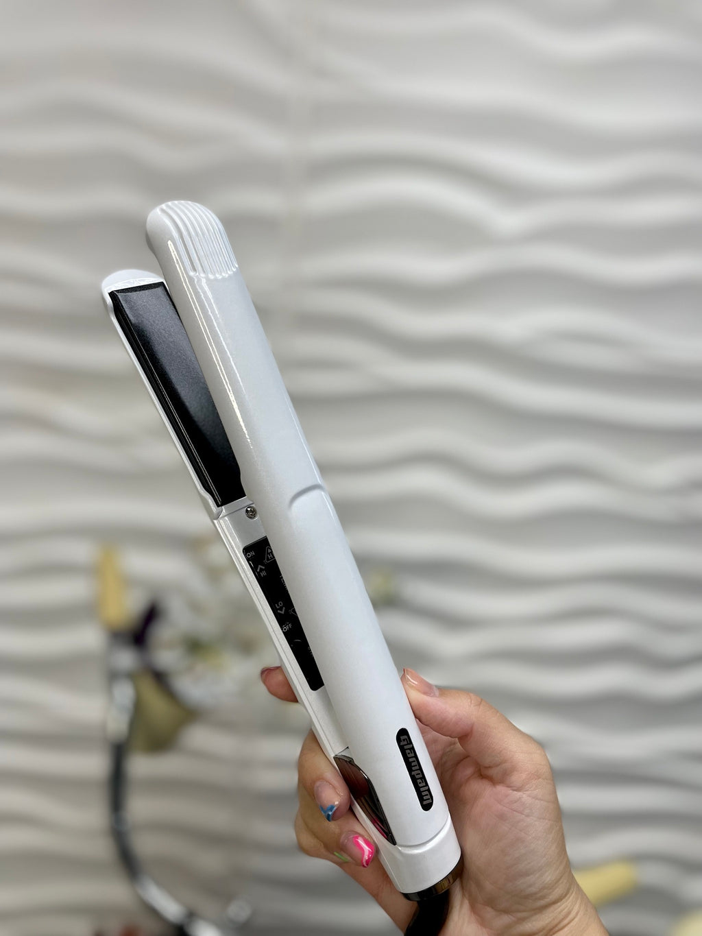 Plancha de Pelo 1.0 Sistema Vibrato – Color Blanco